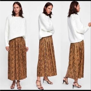 Zara Small Snake print pleated skirt